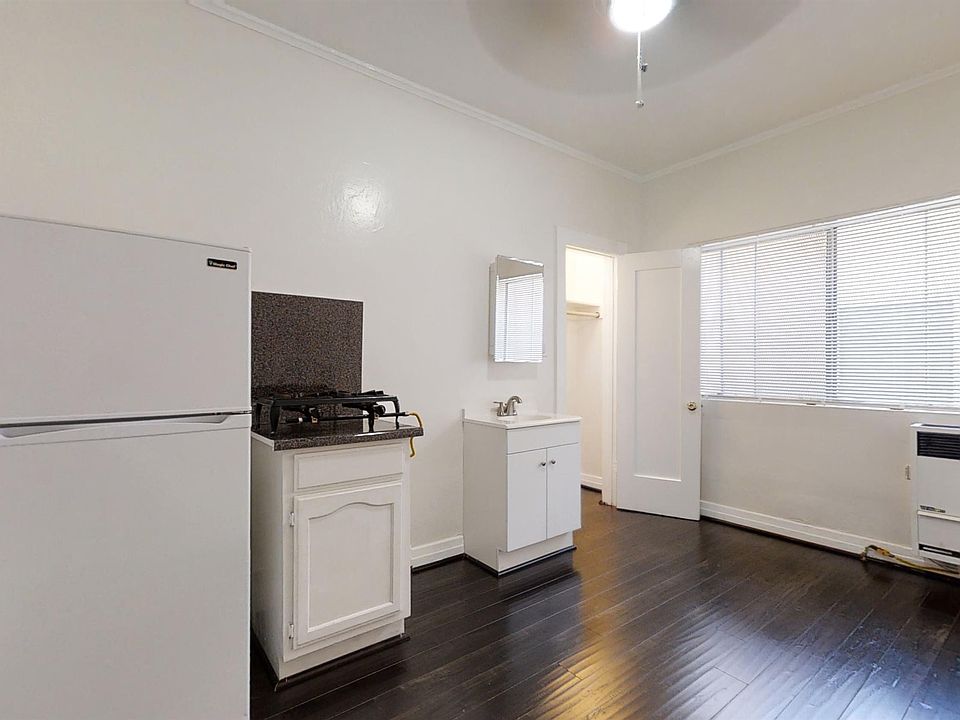 1st image of 647 W 18th St #116