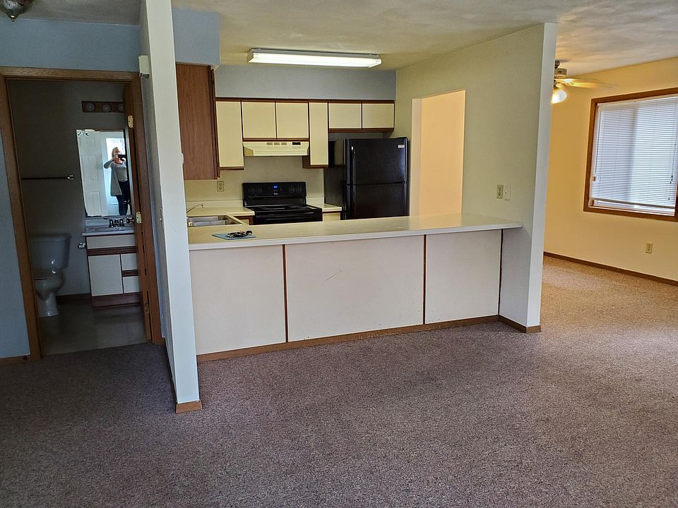 2nd image of 554 Algoma Blvd APT 3