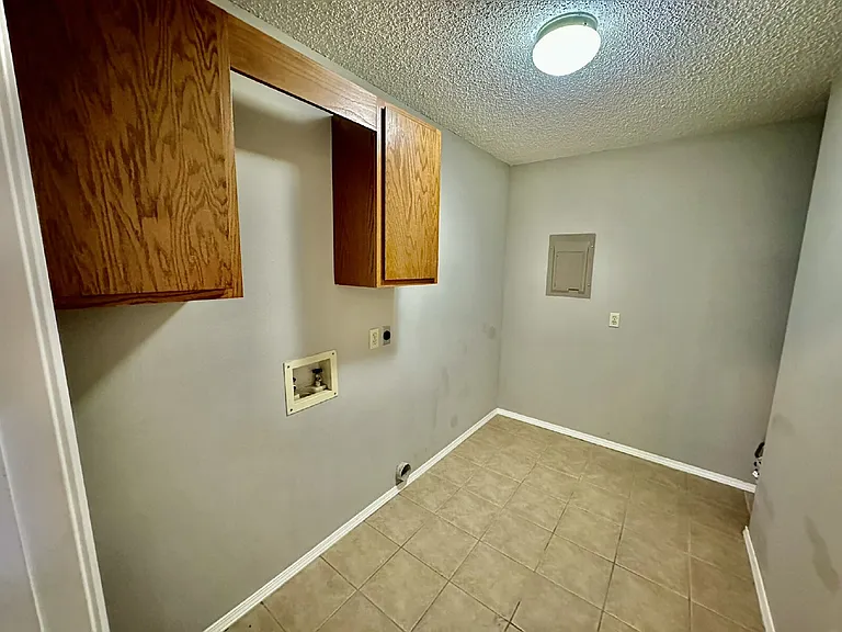 2437 W Gum St — Photo 14