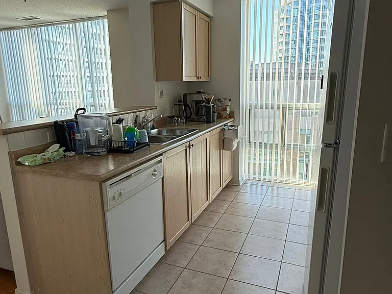 26 Olive Ave N #Penthouse 02 — Photo 17