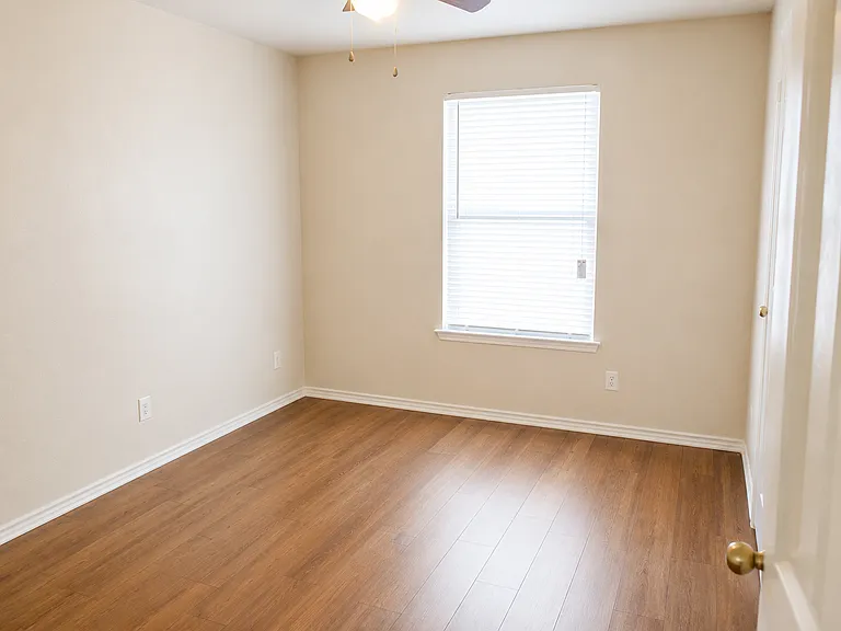 1710 Benttree Dr #B — Photo 4
