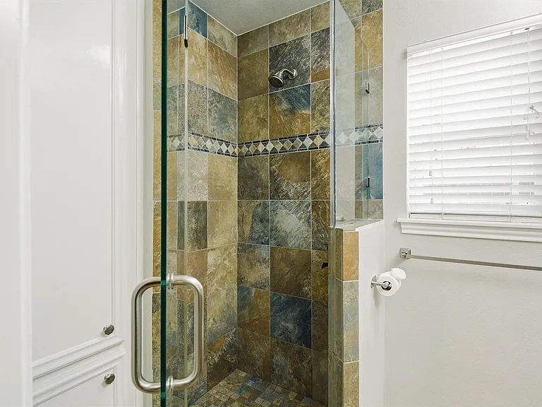 2119 Williamsburg Ct S — Photo 13
