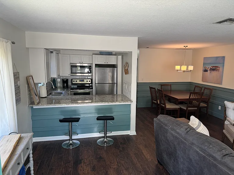 202 E St #B — Photo 3