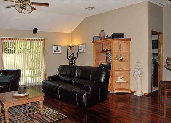 4th image of 204 Eastview Dr