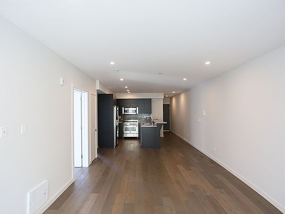 4th image of 252 9th St #304