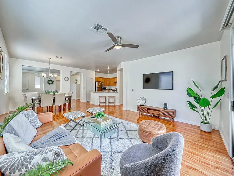 9772 Ridgebluff Ave — Photo 3