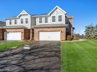 108 Chestnut Hills Cir #108, Willowbrook, IL 60527