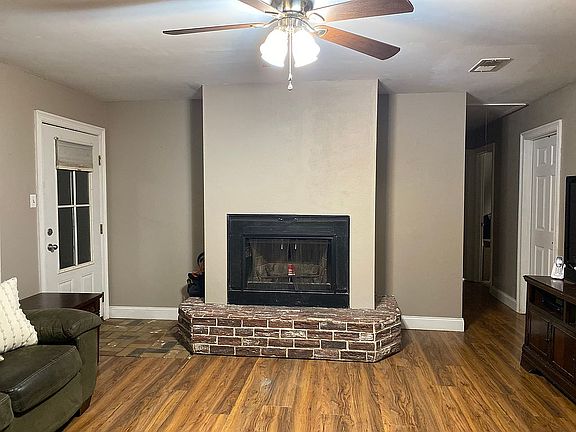 3rd image of 11154 Logan Dr