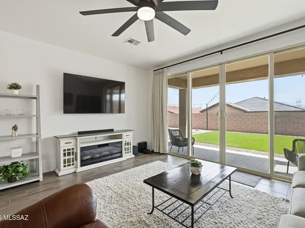 693 W Calle Las Varitas, Sahuarita, AZ 85629