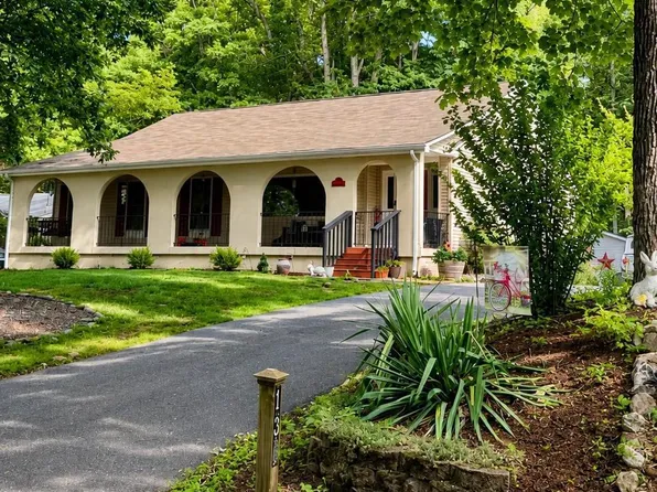 135 Washington St, Locust Grove, VA 22508