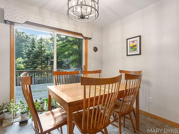 5th image of 7194 Royal Oak Dr