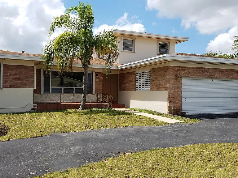 703 NW 6th St #A — Photo 1