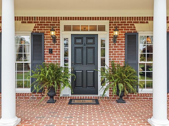 3rd image of 220 Shady Oaks Court