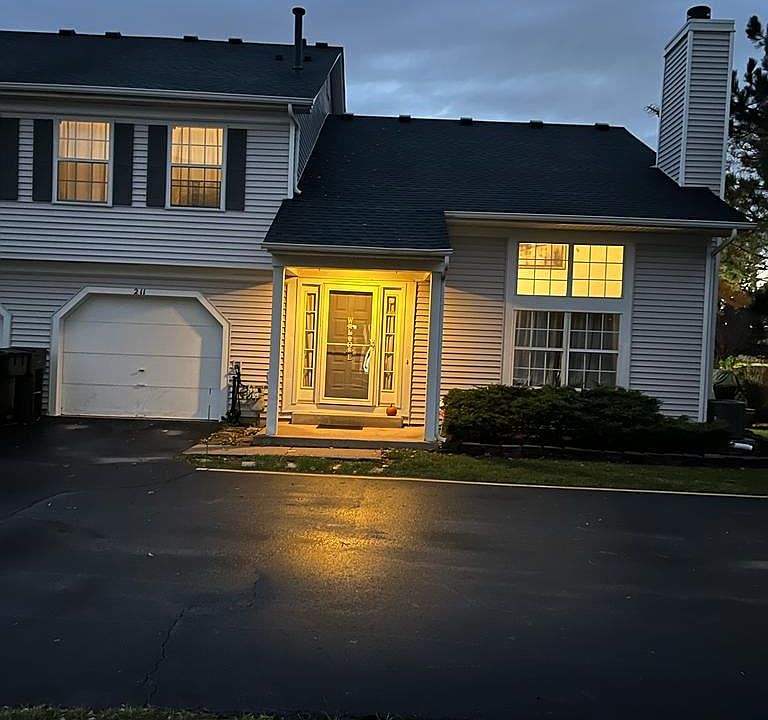 1st image of 211 Acorn Dr #211