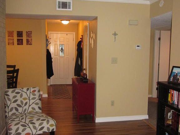 2nd image of 226 E Circle Dr