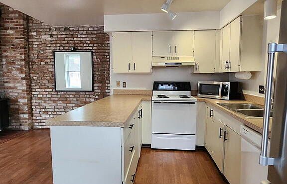 4th image of 1016 Russell Blvd #A