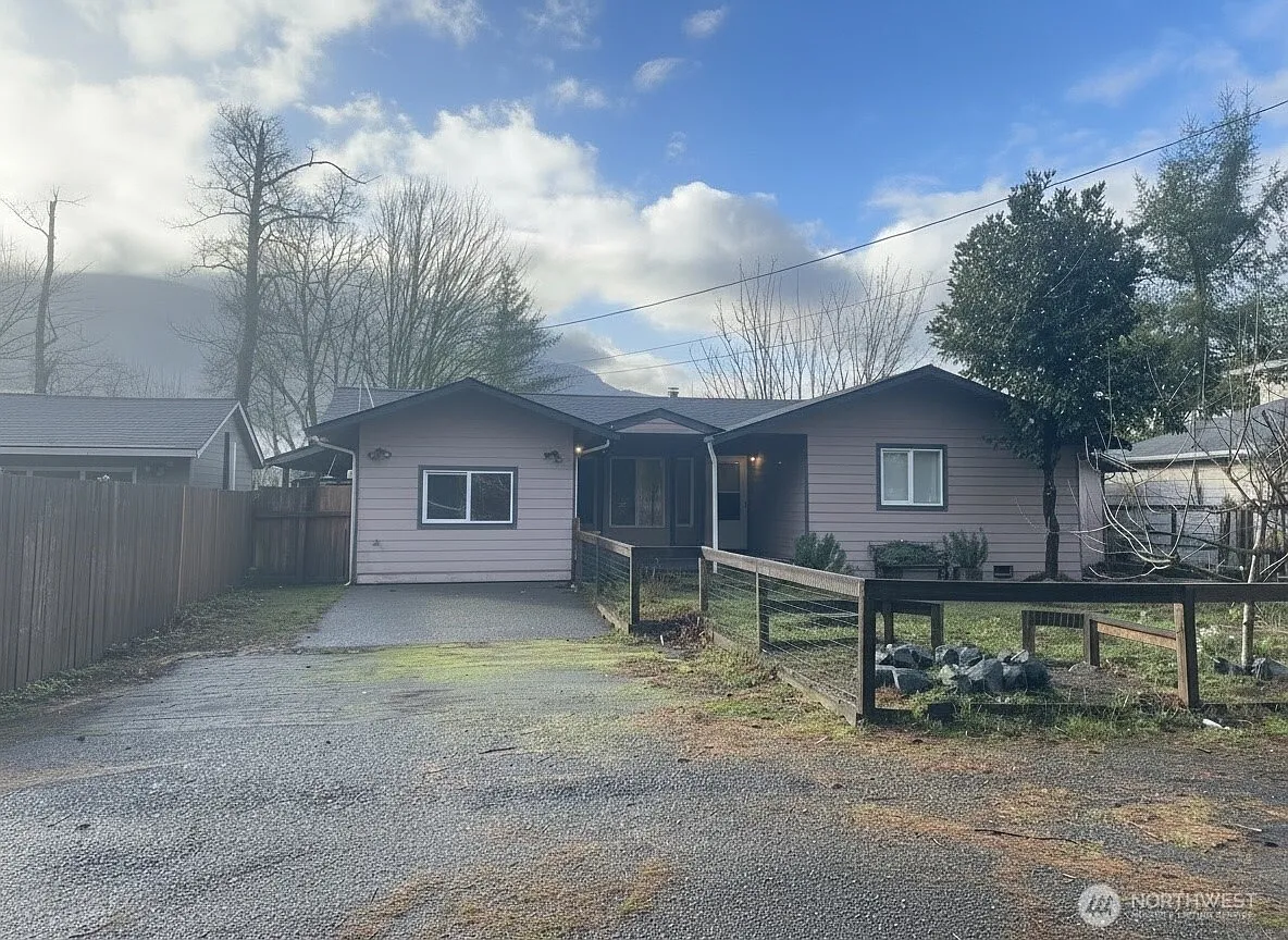 15904 Gold Bar Drive photo 1