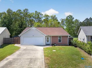 326 Autumnwood Dr, Rainbow City, AL 35906