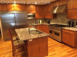 23 E 10th Rd, Far Rockaway, NY 11693