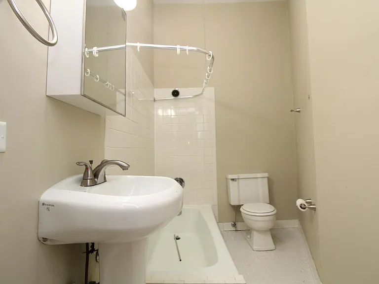 2302 N Clark St #2W — Photo 8