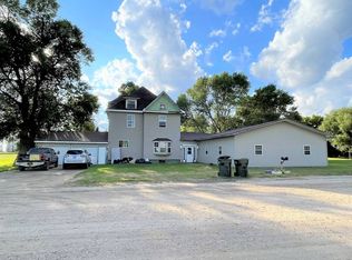 285 Spruce St, Carrington, ND 58421