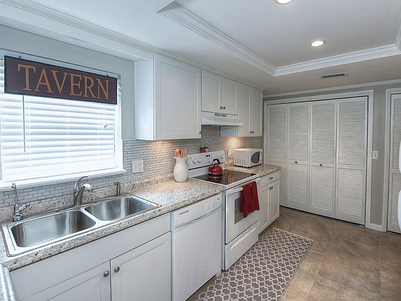 3rd image of 10020 Leisure Ln N #39