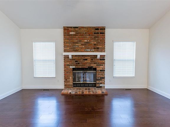 3rd image of 13018 King Arthur Ln