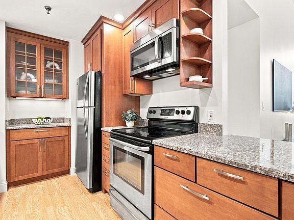 3rd image of 76 Elm St APT 107