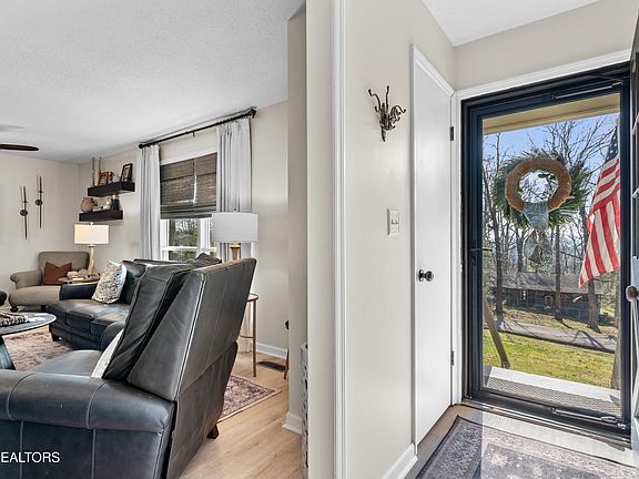 4th image of 3102 Forest Heights Cir