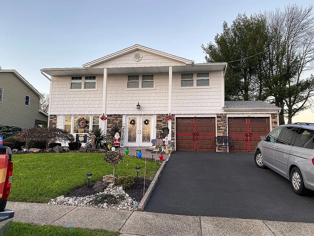 95 Stanford Ave photo 1