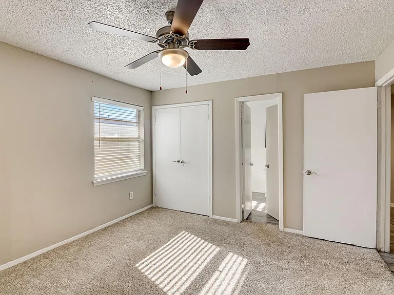 Polk Villas — Photo 15