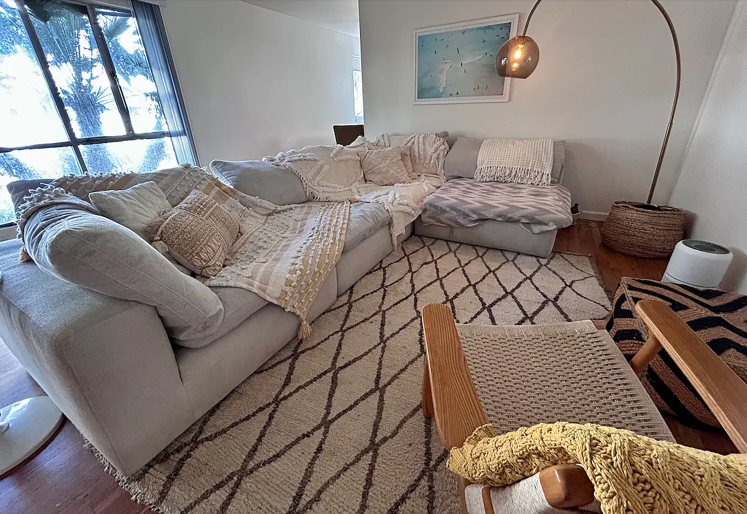 Building Photo - 326 San Vicente Blvd #J
