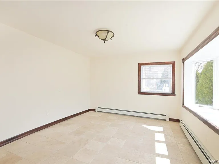 9 Cabot Rd W — Photo 13