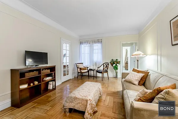 Sold by Bond New York | media 10