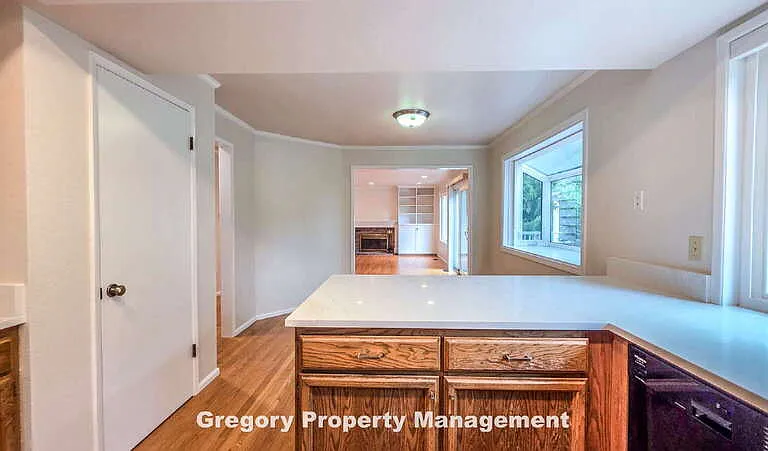 16316 NE 46th Ct — Photo 17
