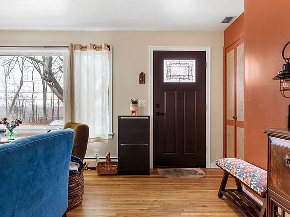 5th image of 106 Vestal Ave