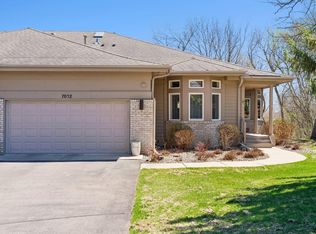 7052 Crowne Oak Rd, Eden Prairie, MN 55344