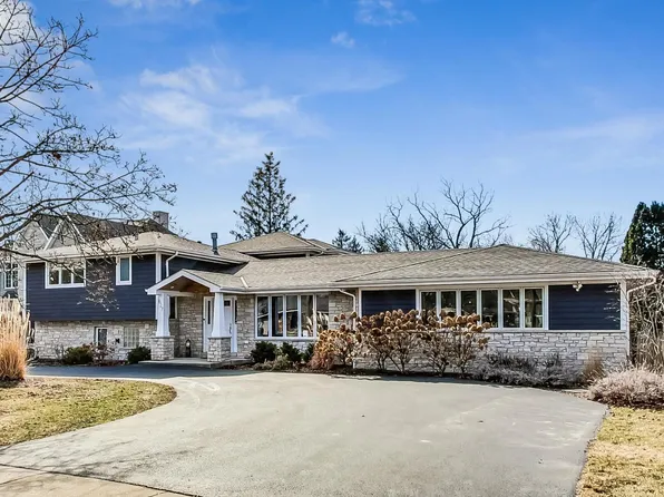 627 68th St, Willowbrook, IL 60527