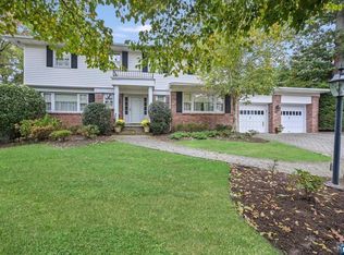 8 Egan Pl, Englewood Cliffs, NJ 07632