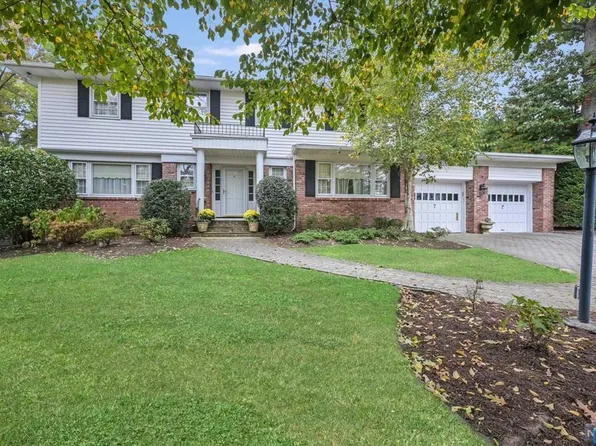 8 Egan Pl, Englewood Cliffs, NJ 07632