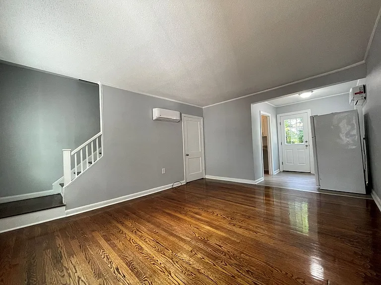 Dolphin Apartments — Photo 13