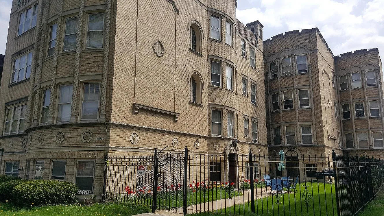 3 bed, 1800 sqft, $1,995 — Photo 1