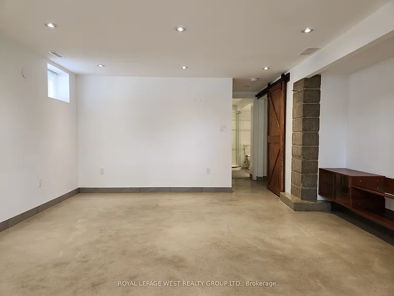 221 Thirtieth St #BASEMENT — Photo 7