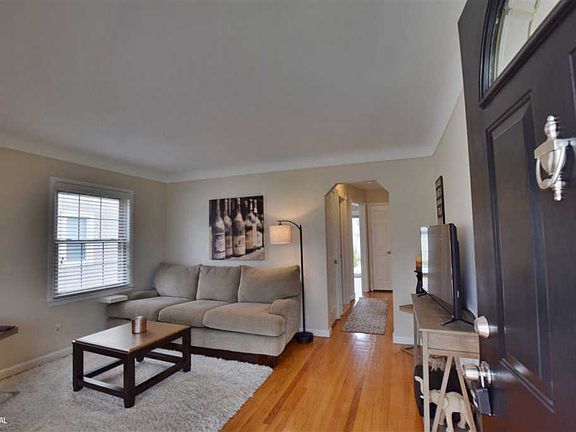 2nd image of 1352 N Bywood Ave