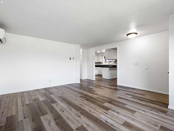 5th image of 422 S 49th Pl