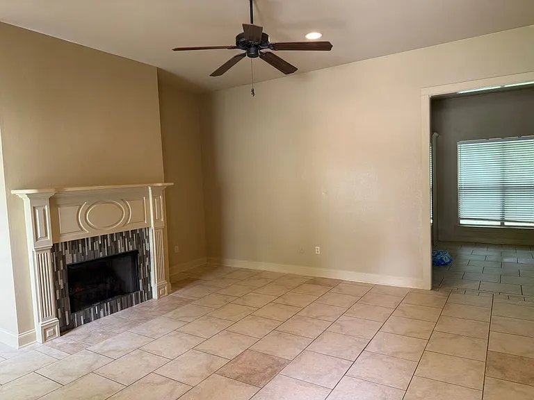 9441 Boone Dr — Photo 2
