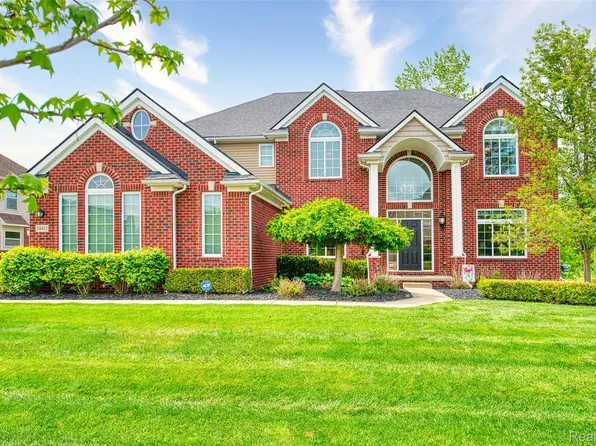 24455 Glenwood Dr, South Lyon, MI 48178