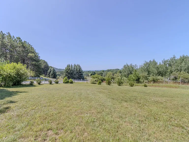 11225 S Leelanau Hwy — Photo 32
