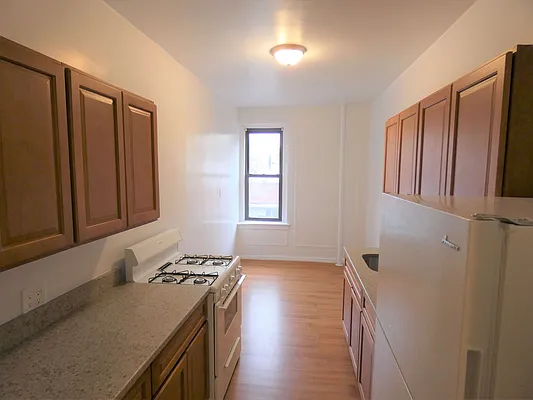 Rented by Karten Real Estate Services LLC | media 16