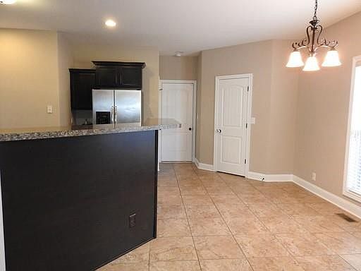 5th image of 2433 Senseney Dr